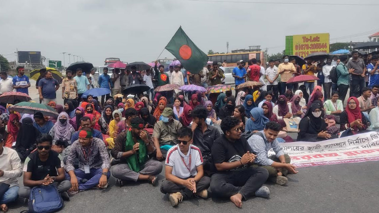 সড়ক ছেড়েছে শিক্ষার্থীরা, সচল ঢাকা-উত্তরবঙ্গ যান চলাচল